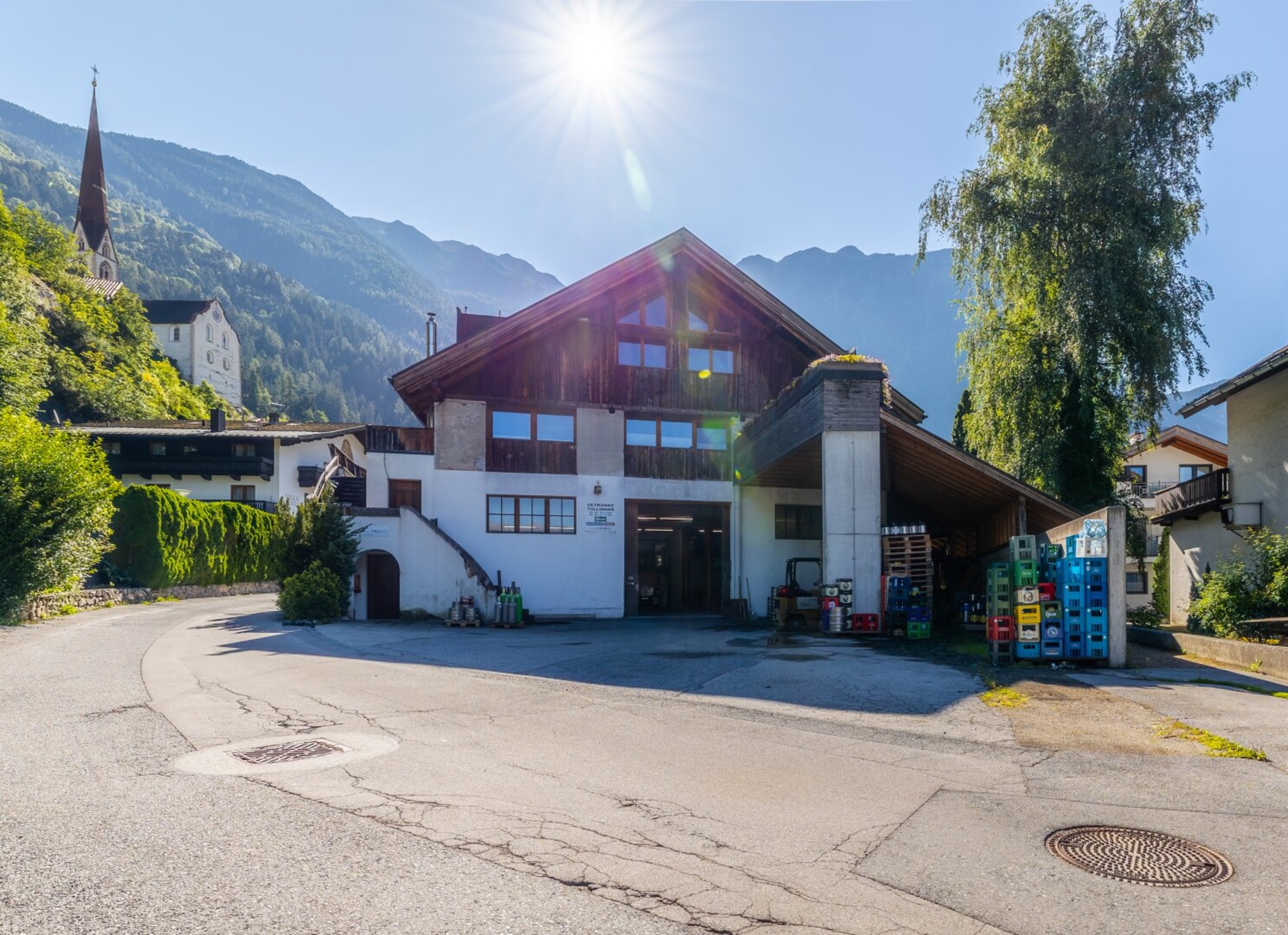 Storage Space/Hall for Sale or Rent in Central Location in Ötz